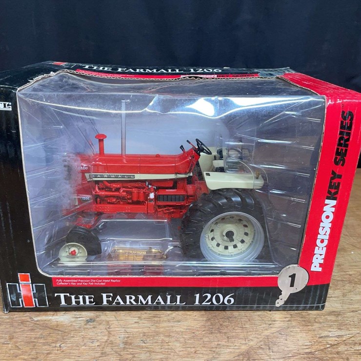 1/16 Farmall 1206 Precision Key NIB Ertl