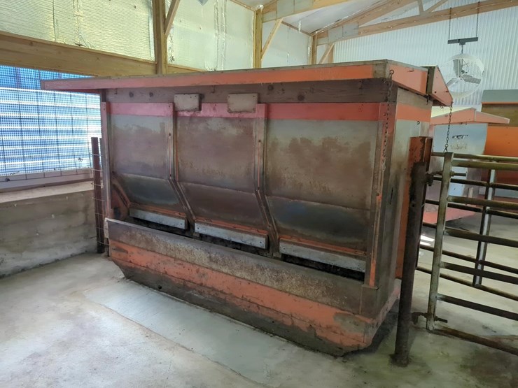 smidley-livestock-feeder-10'7"x5'x7'10"-image-1