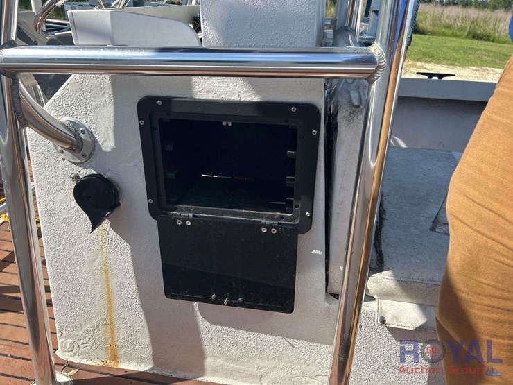 1990-21ft-center-console-fishing-boat-with-t/a-boat-trailer-image-13
