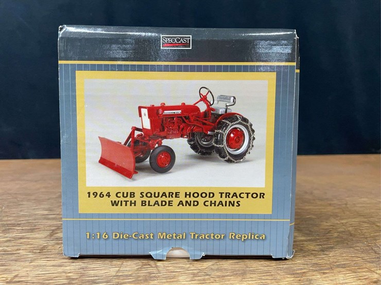 1/16-farmall-cub-w/blade-nib-sc-image-5