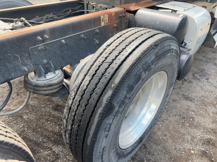 2017-mack-granite-gu713-image-24