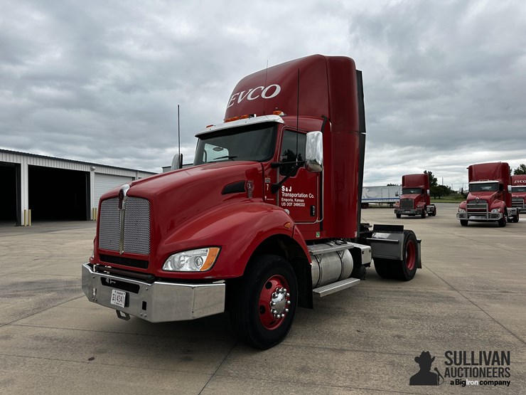 2015-kenworth-t440-image-1