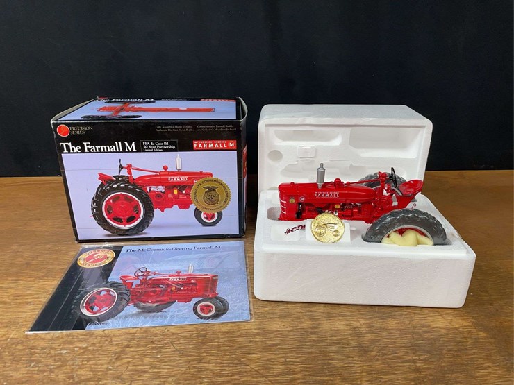 1/16-farmall-m-50-years-ffa-precision-nib-ertl-image-1