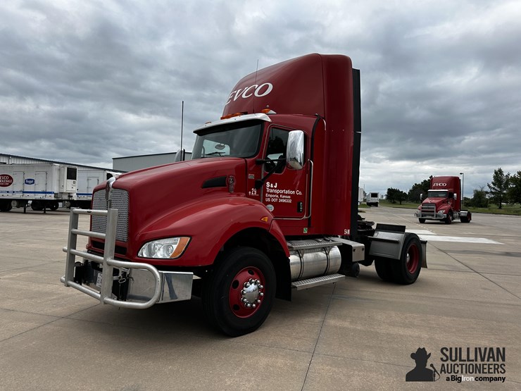 2015-kenworth-t440-image-1