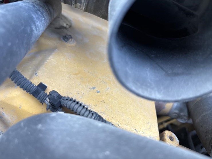 2008-deere-320-image-28