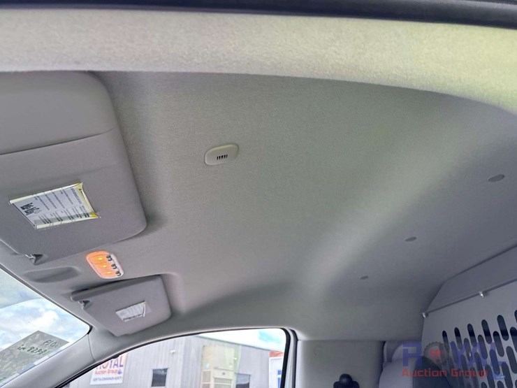 2017-nissan-nv200-image-17