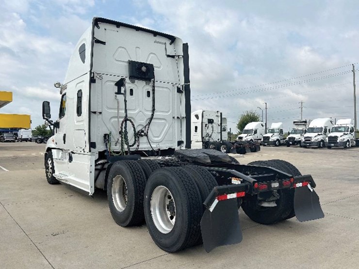 2019-freightliner-cascadia-125-image-2