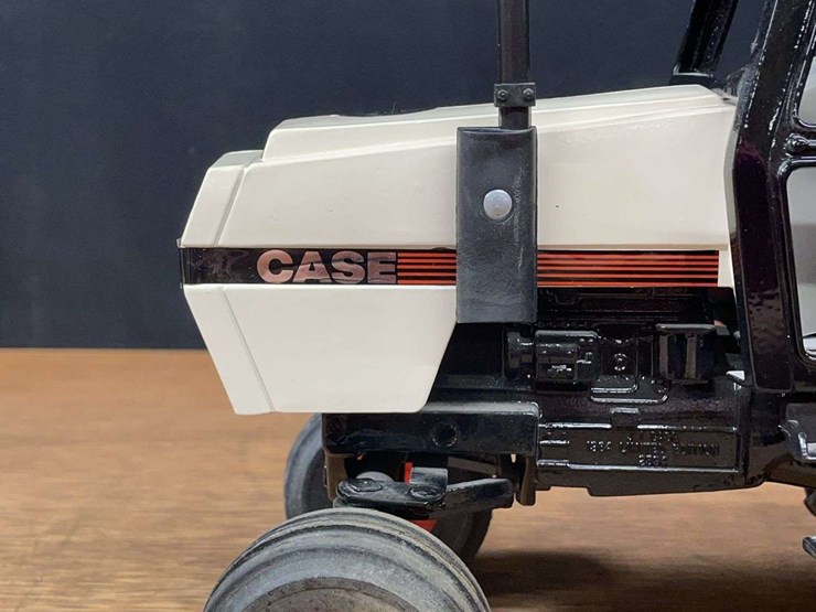 1/16-case-2594-collector-ertl-image-12