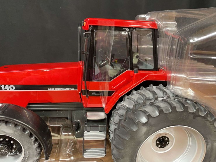 1/16-case-ih-magnum-7140-2012-ttt-nib-ertl-image-8