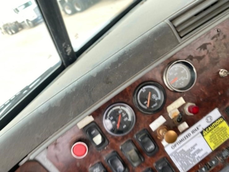 2000-freightliner-century-class-w/willmar-10-ton-image-65