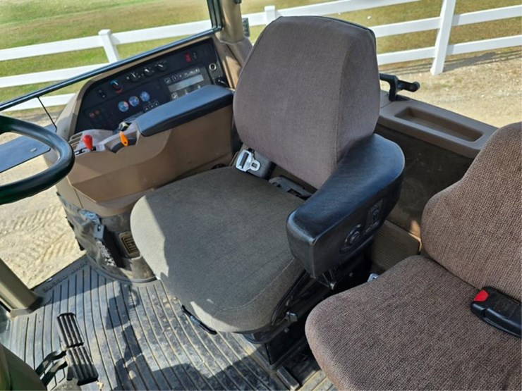john-deere-8100-image-25