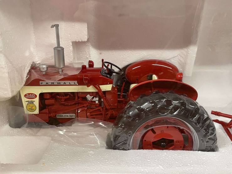 1/16-farmall-340-w/mower-2011-iowa-ffa-nib-sc-image-8