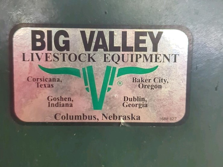 big-valley-livestock-squeeze-chute-&-scale,-model-60110-02,-metal,-nek-stender-headgate-image-4