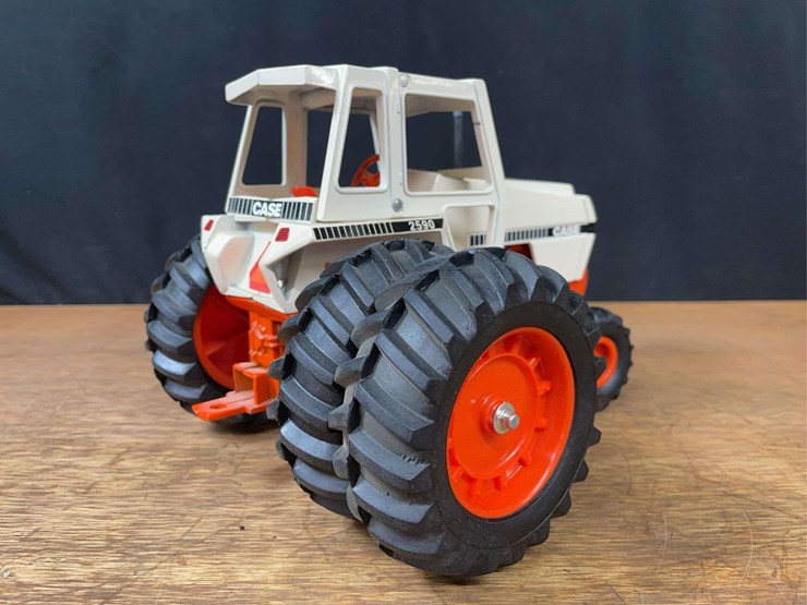 1/16-case-2590-1981-nfts-ertl-image-8