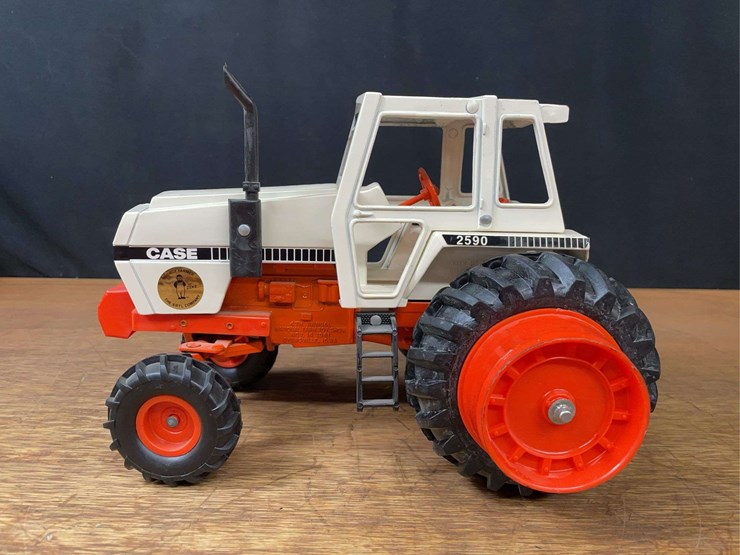 1/16-case-2590-1981-nfts-ertl-image-4