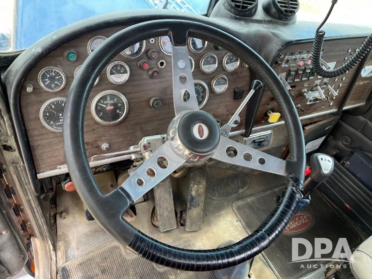 1984-peterbilt-359-image-51