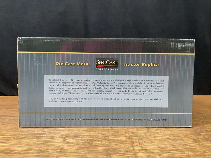 1/16-farmall-560-cub-w/loader-nib-sc-image-4