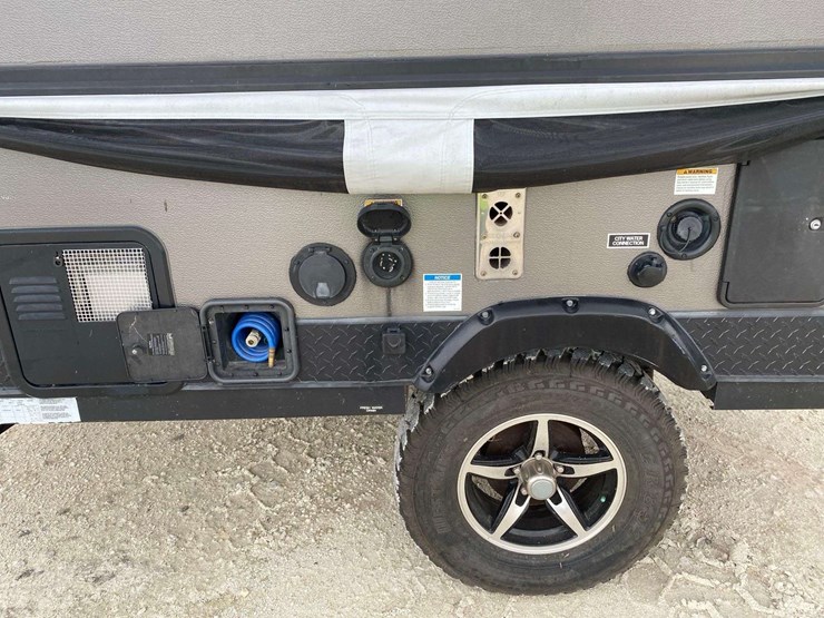 2017-forest-river-rockwood-esp-20ft-pop-up-camper-image-7