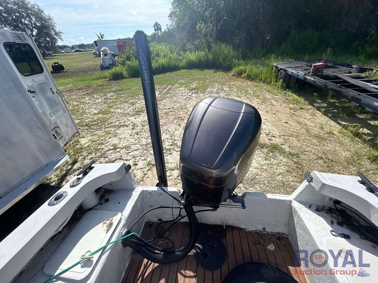 1990-21ft-center-console-fishing-boat-with-t/a-boat-trailer-image-17