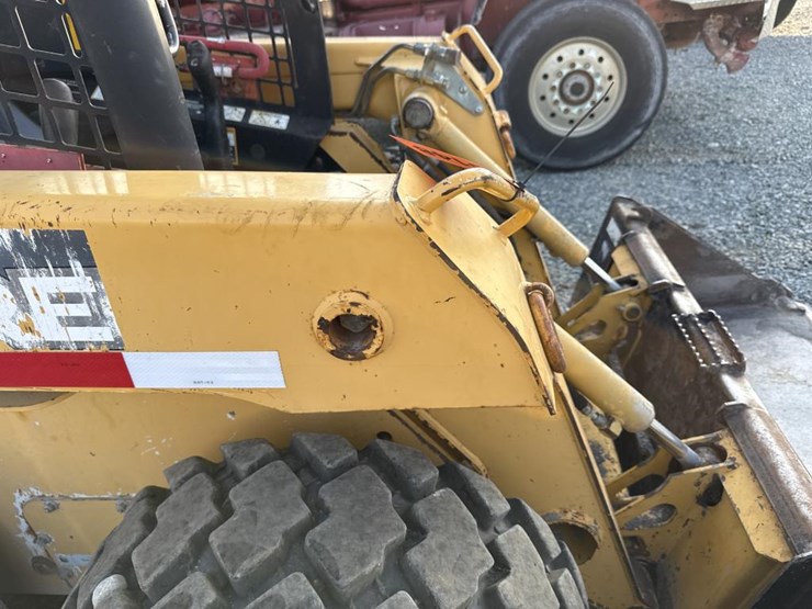2008-deere-320-image-32
