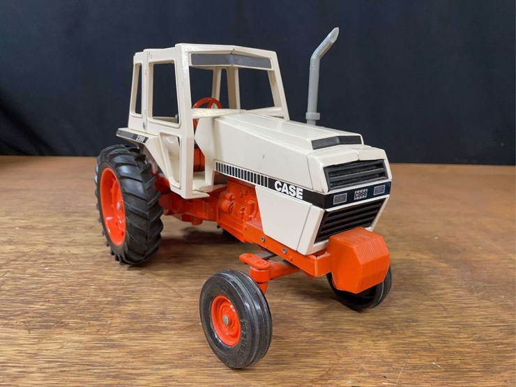 1/16-case-2390-collector-ertl-image-8