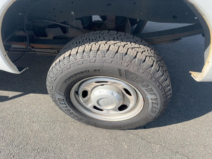 2016-ford-f250-xl-image-10