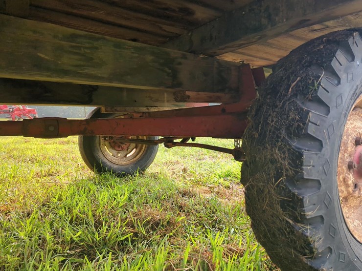 knowles-kicker-hay-rack,-16-ft-x-7-ft-x-8-ft,-5-6-ton-capacity,-wood-and-metal,-15-inch-tires.-image-9