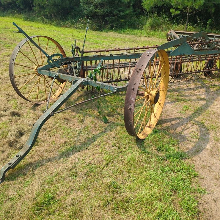 Vintage 4 Bar Side Delivery Rake