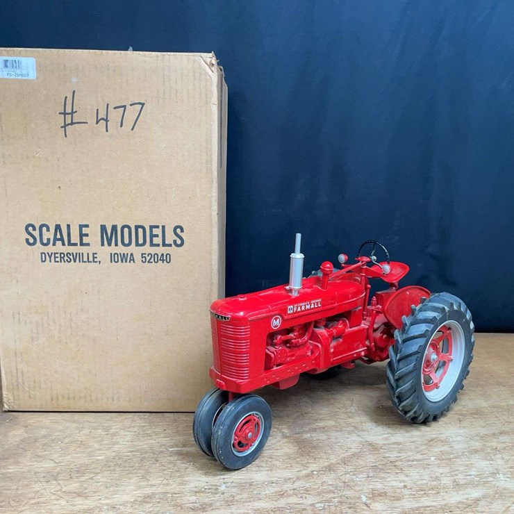 1/8 Farmall M NIB SM