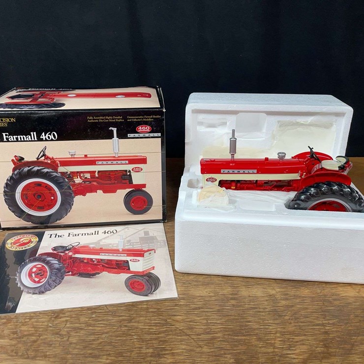 1/16 Farmall 460 Precision NIB Ertl