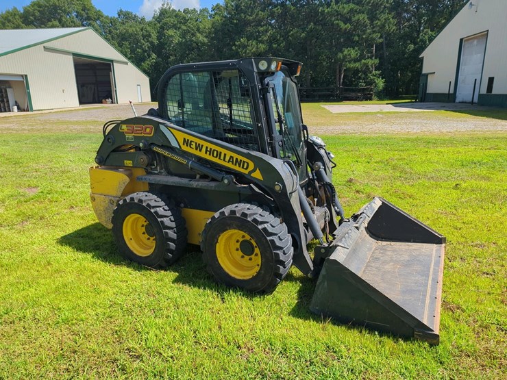 new-holland-l320-image-5