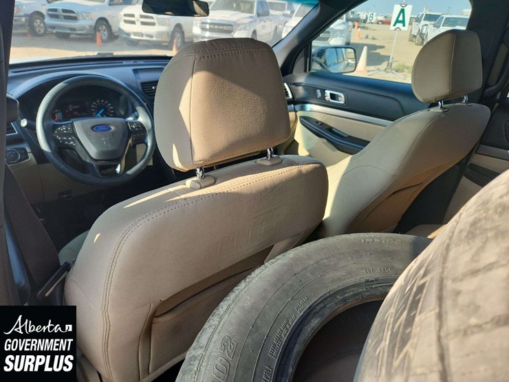 2017-ford-explorer-image-18