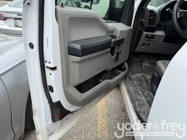 2020-ford-f150-image-17