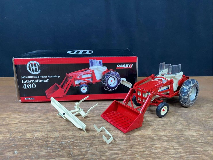 1/16-ih-460-2009-red-power-nib-ertl-image-1