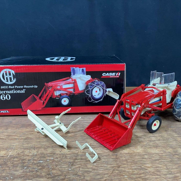 1/16 IH 460 2009 Red Power NIB Ertl