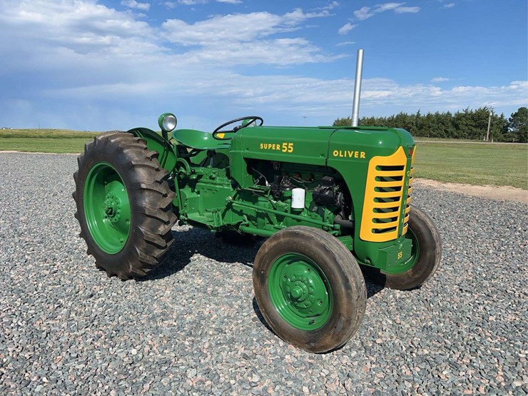 1955-oliver-super-55-image-1