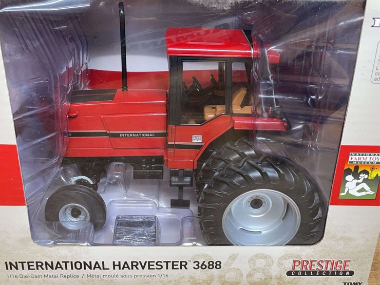 1/16-ih-3688-2016-nftm-nib-ertl-image-3