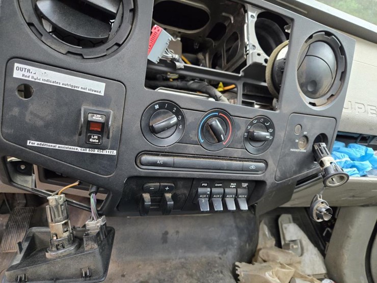 2010-ford-f550-image-50