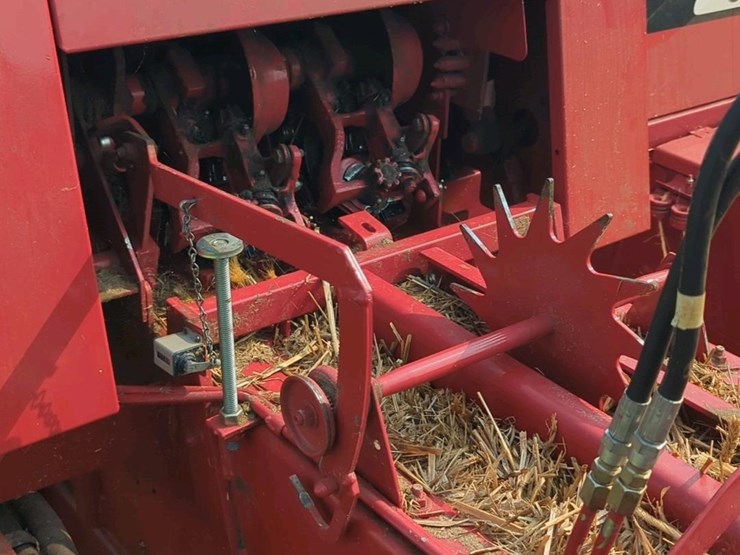 new-holland-575-image-7