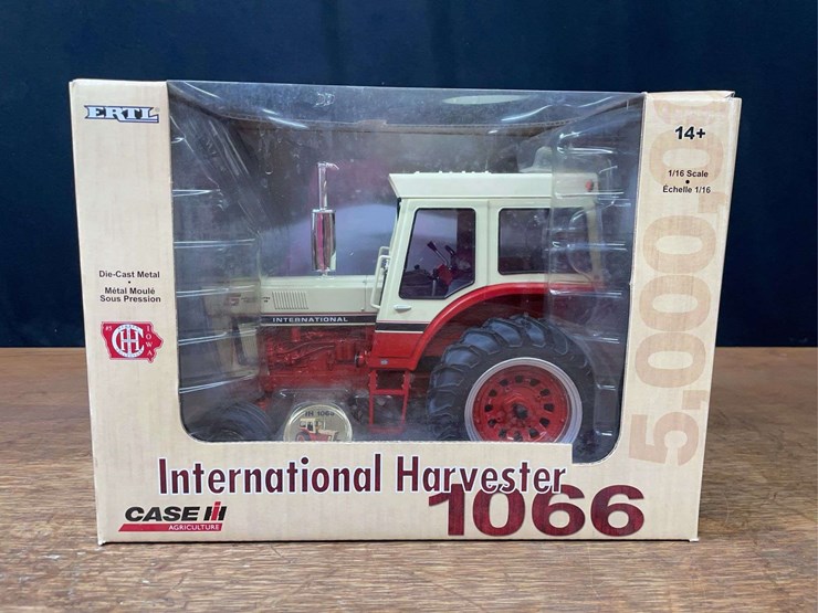 1/16-ih-1066-5-millionth-collector-nib-ertl-image-1