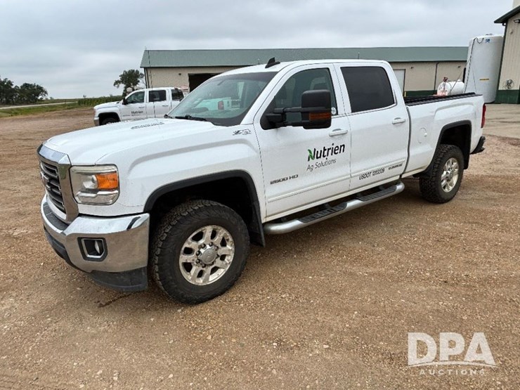 2015-gmc-sierra-2500hd-image-18