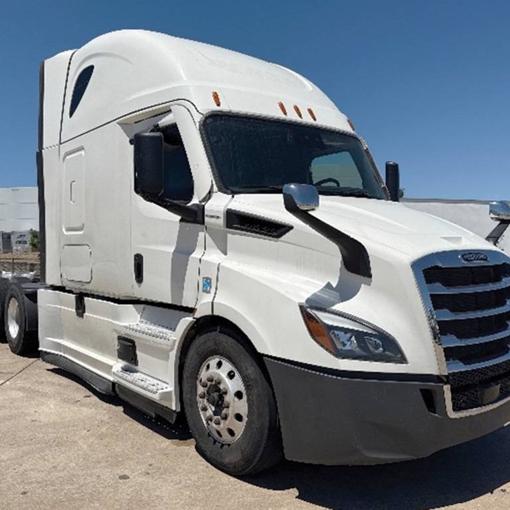 2020 FREIGHTLINER CASCADIA 126