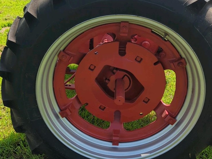 1953-mccormick-farmall-super-h-narrow-front-tractor-image-12