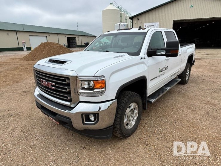 2017-gmc-sierra-2500hd-image-1
