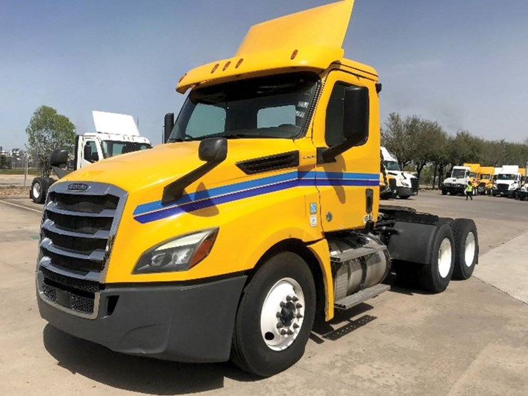 2019-freightliner-cascadia-126-image-1