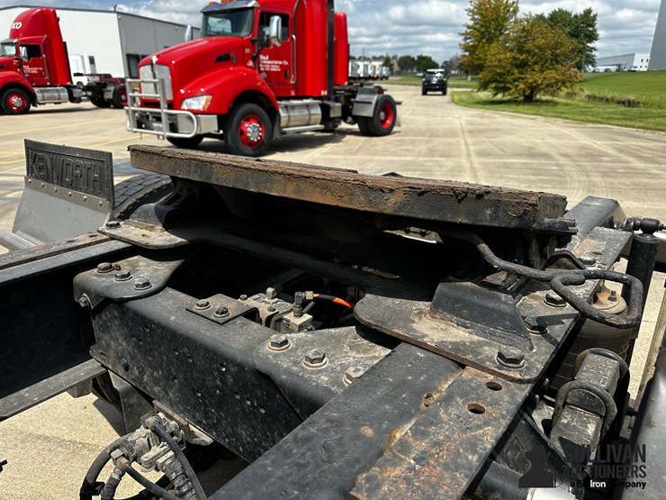 2012-kenworth-t440-image-19