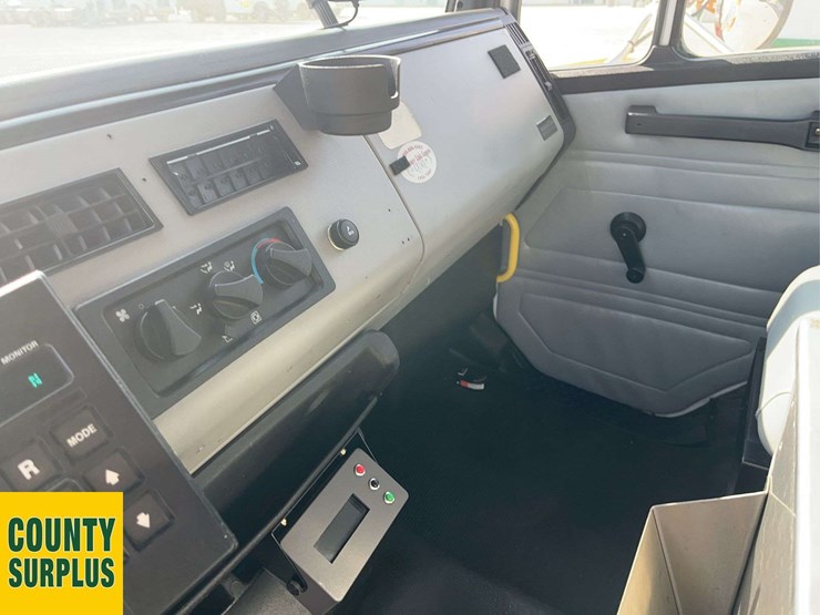 1996-freightliner-fl80-image-14