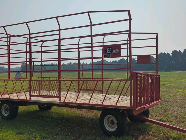 ez-trail-kicker-rack-and-running-gear-18'-long-x-10'8"-wide,-slight-twist-in-pole
(stored-inside)-image-5