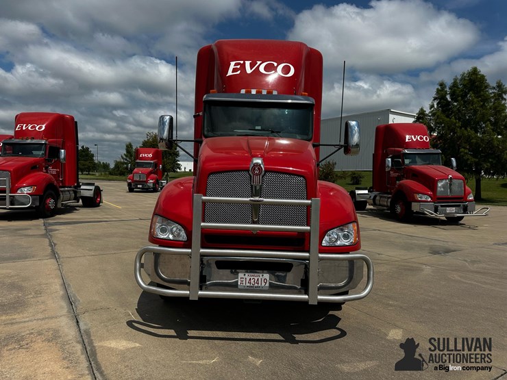2015-kenworth-t440-image-2