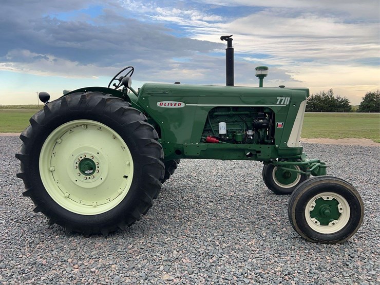 1958-oliver-770-image-2